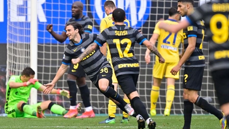 Cựu sao MU ghi bàn, Inter Milan tiến gần chức vô địch Serie A