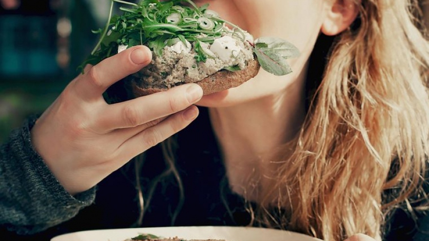 9 mẹo giúp bạn nhanh chóng từ bỏ các món ăn vặt không lành mạnh
