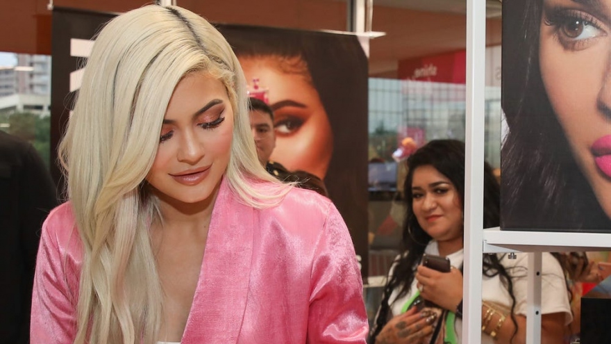 Forbes loại Kylie Jenner khỏi danh sách tỷ phú vì thổi phồng tài sản