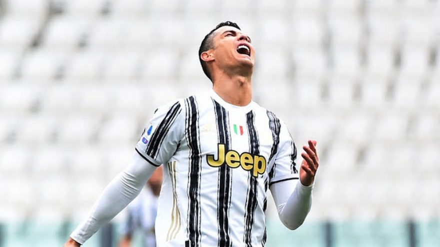 Ronaldo, Juventus: Ronaldo là một trong những cầu thủ vĩ đại nhất của Juventus và hình ảnh này sẽ khiến bạn thấy nét đặc trưng của anh ấy khi đá bóng tại đội bóng này. Hãy xem và cảm nhận sự tài năng và bản lĩnh của Ronaldo khi đá cho Juventus.