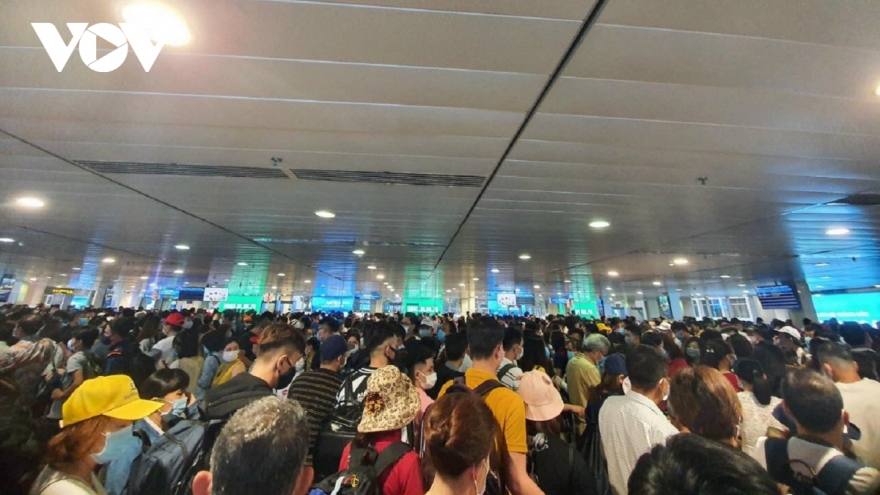 Hạn chế người đón, tiễn tại sân bay Nội Bài, Tân Sơn Nhất để tránh ùn tắc