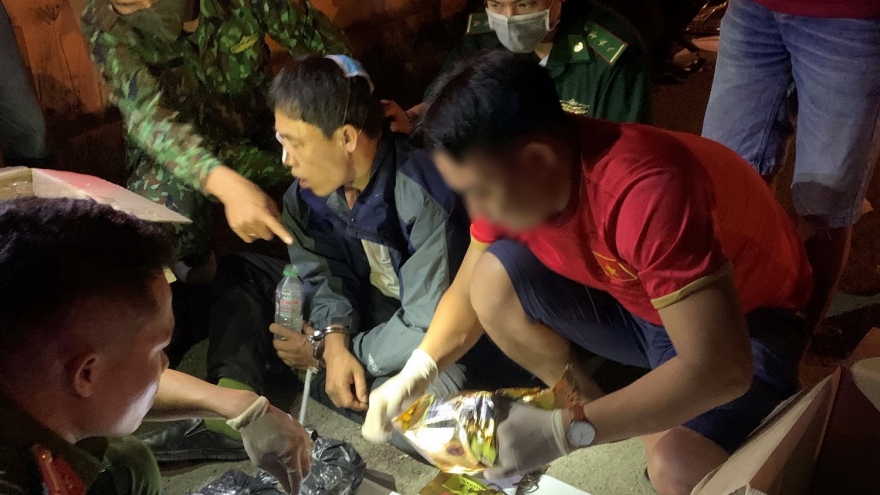 Bắt giữ đối tượng vận chuyển 11kg ma túy tổng hợp tại Quảng Trị