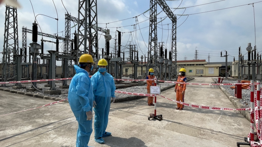 Thợ điện trong “tâm dịch” COVID-19 ở Bắc Giang