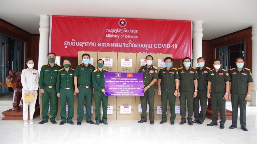 Binh đoàn 11 hỗ trợ Lào chống dịch Covid-19