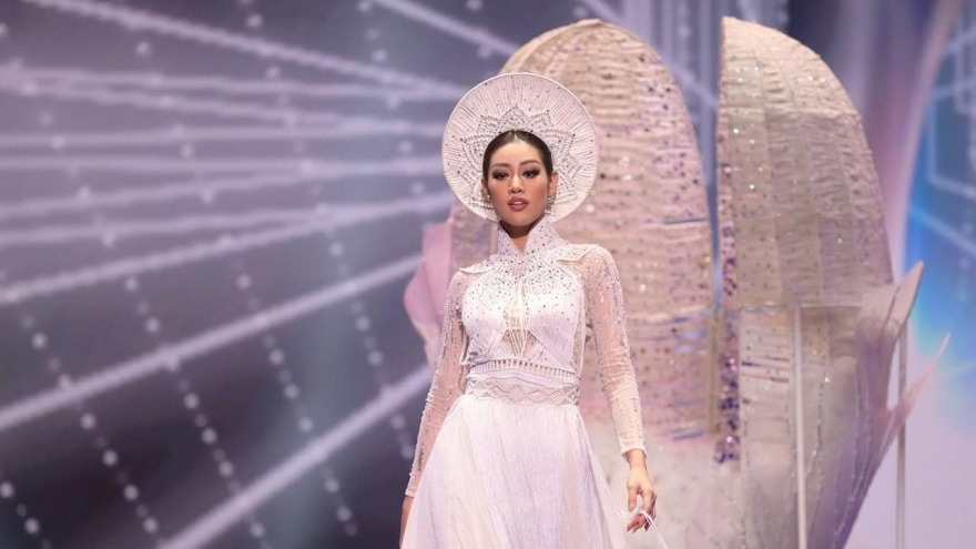 Màn xử lý “đi vào lòng người” với sự cố “cái kén” của Khánh Vân tại Miss Universe