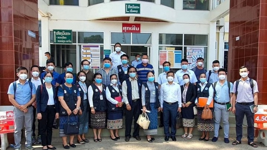 Chuyên gia Việt Nam hỗ trợ Lào kiểm soát hiệu quả dịch COVID-19