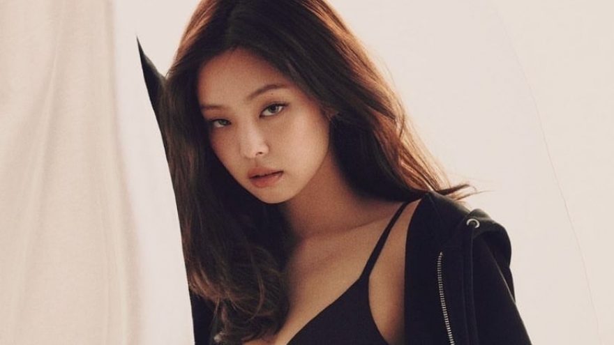 Jennie (BLACKPINK) gợi cảm, khoe đường cong nóng bỏng trong loạt ảnh thời trang