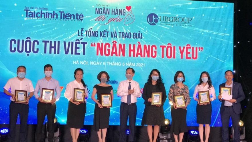 Trao giải cuộc thi viết “Ngân hàng tôi yêu” dịp kỷ niệm 70 năm Ngân hàng Việt Nam