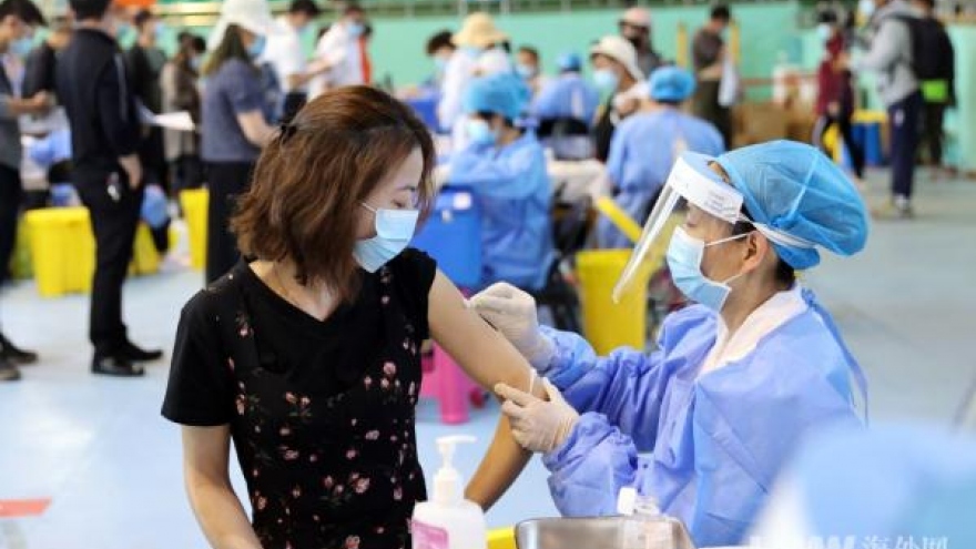 Trung Quốc trở thành quốc gia đầu tiên hoàn thành tiêm 500 triệu liều vaccine Covid-19