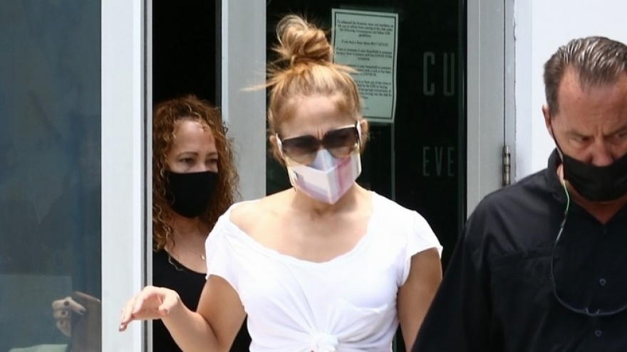 Jennifer Lopez trở lại phòng tập gym sau khi đi nghỉ dưỡng cùng "tình cũ" Ben Affleck
