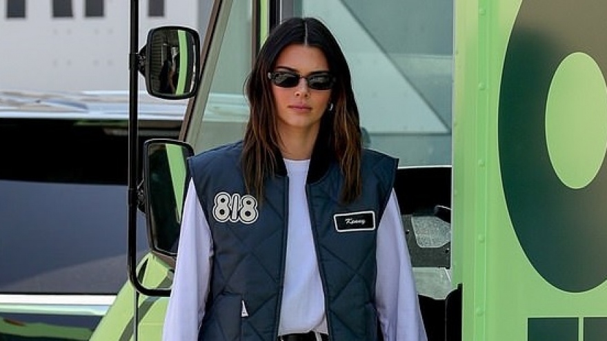 Kendall Jenner diện trang phục khỏe khoắn tại buổi ra mắt nhãn hiệu rượu mới