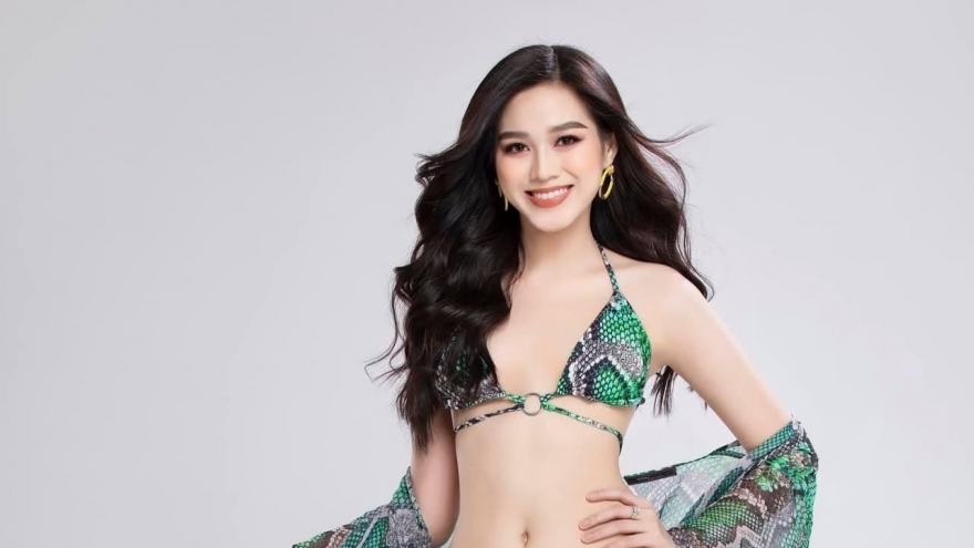 Hoa hậu Đỗ Thị Hà nóng bỏng trong bộ ảnh bikini họa tiết da rắn