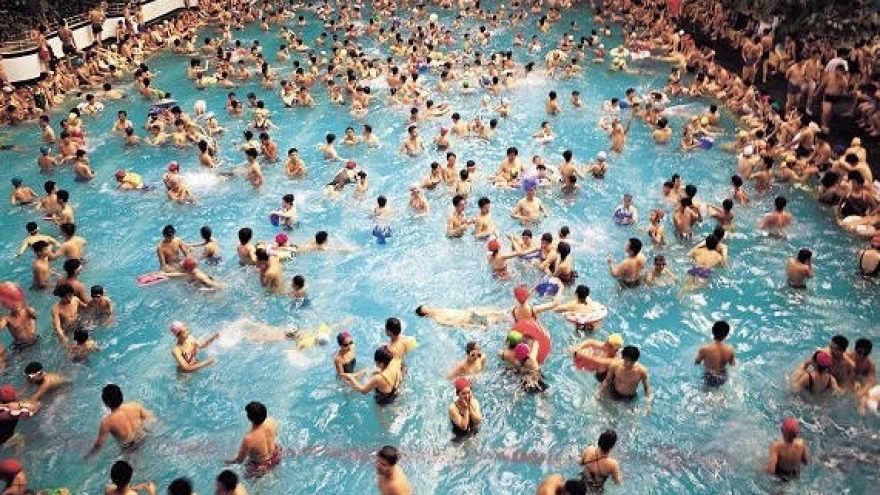 Nguy cơ nhiễm bệnh tiềm ẩn tại các bể bơi mùa hè