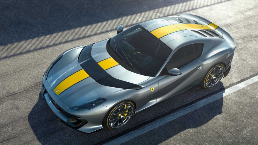 Ferrari chính thức ra mắt siêu xe 812 Competizione