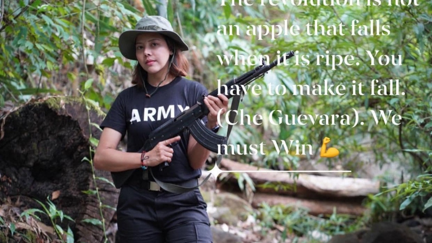 Cựu Hoa hậu Myanmar gia nhập phiến quân, cầm súng đối đầu với chính quyền quân sự