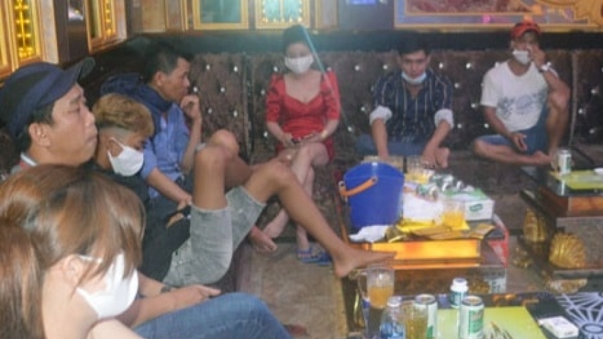 Nóng 24h: 66 người dương tính với ma túy trong quán karaoke