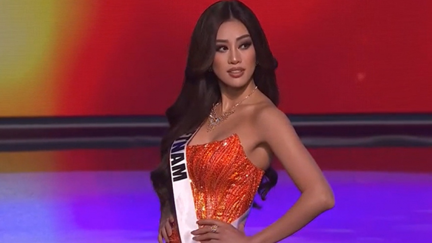 Khánh Vân "gây sốt" với màn xoay người ấn tượng trong đêm bán kết Miss Universe