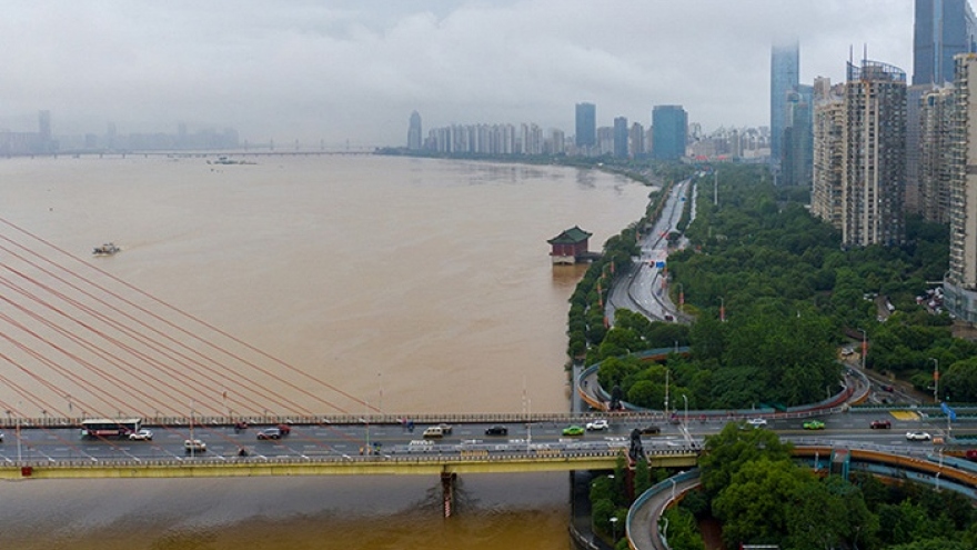 Chưa đến mùa lũ, Trung Quốc đã có gần 100 con sông vượt cảnh báo
