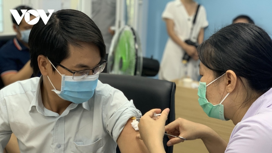 “Vaccine là vũ khí lợi hại, là biện pháp phòng COVID-19 bền vững nhất”