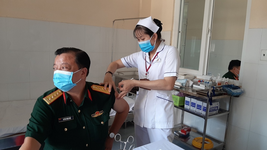 Hơn 2.000 cán bộ chiến sỹ lực lượng vũ trang ở ĐBSCL được tiêm phòng vaccine mũi 2