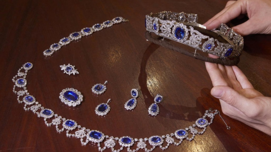 Bộ trang sức quý hiếm thuộc về con gái nuôi Hoàng đế Pháp trị giá gần 3 triệu USD