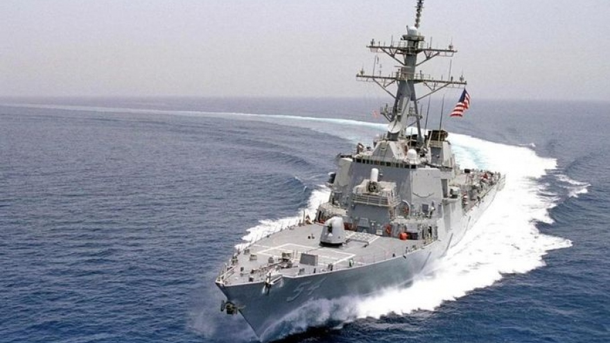 Tàu khu trục Mỹ áp sát quần đảo Hoàng Sa