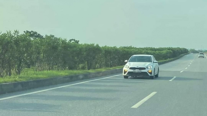 Xử phạt người lái ô tô đi ngược chiều trên cao tốc Hà Nội - Thái Nguyên