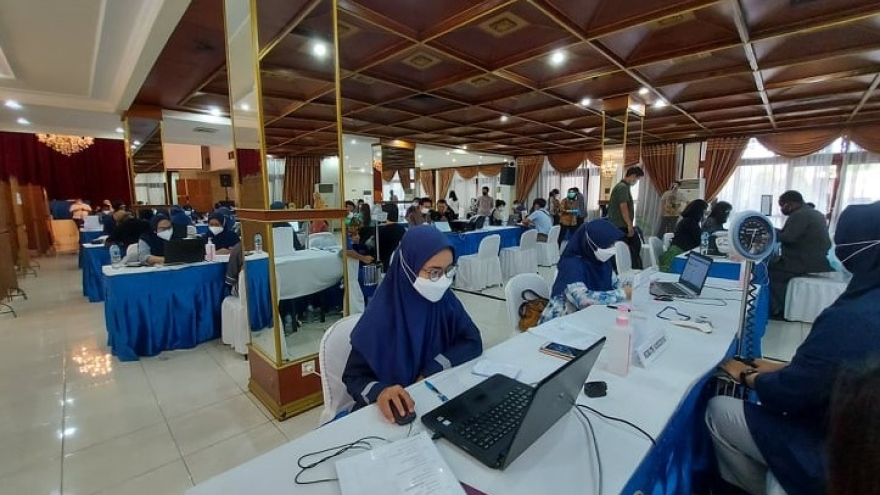 Indonesia tiêm chủng vaccine Covid-19 cho người nước ngoài