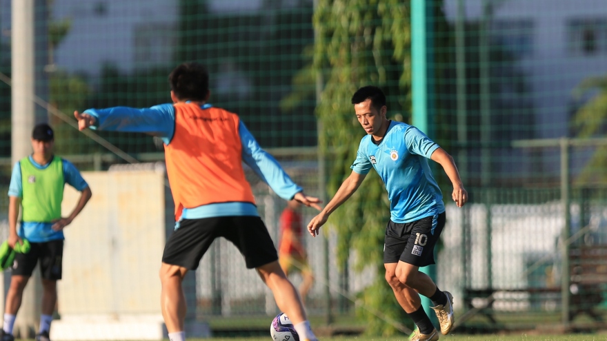 Hà Nội FC "rèn quân" dưới trời nắng nóng, chờ V-League 2021 trở lại
