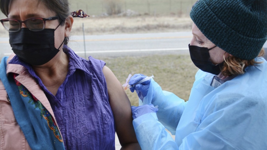 Bộ tộc Blackfeet (Mỹ) đẩy lùi Covid-19 nhờ tiêm vaccine cho 98% dân số