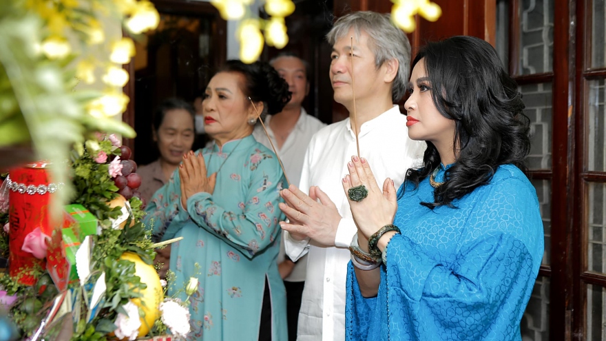 Diva Thanh Lam và bạn trai bác sĩ tổ chức lễ dạm ngõ