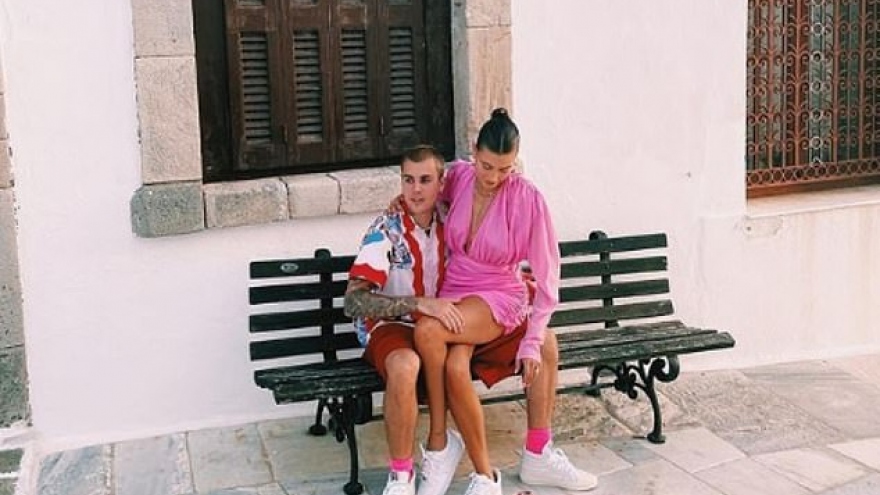 Justin Bieber thân mật bên bà xã Hailey Baldwin ở Hy Lạp