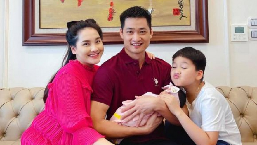 Chuyện showbiz: Bảo Thanh rạng rỡ khoe con gái gần 1 tháng tuổi