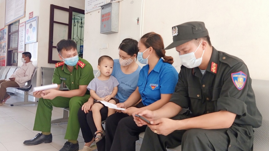 Giọt máu nghĩa tình của các chiến sĩ công an trong vùng phong tỏa ở Bắc Giang