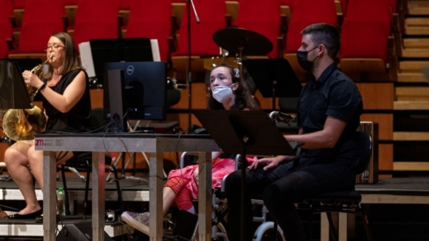 Công nghệ bắt chuyển động mắt: Cơ hội âm nhạc cho người khuyết tật