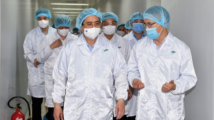 Thủ tướng Phạm Minh Chính thăm 1 số cơ sở sản xuất vaccine và sinh phẩm y tế