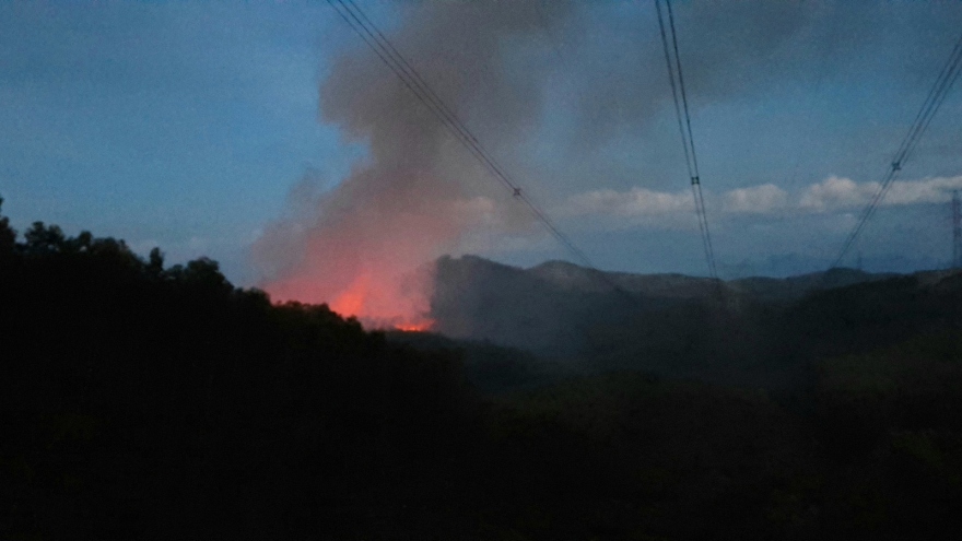 Cháy rừng tại Thừa Thiên Huế, nguy cơ rất cao ảnh hưởng Hệ thống truyền tải điện Bắc - Nam