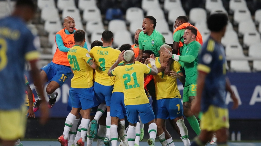Neymar kiến tạo phút 100, Brazil vào tứ kết Copa America 2021 với ngôi nhất bảng