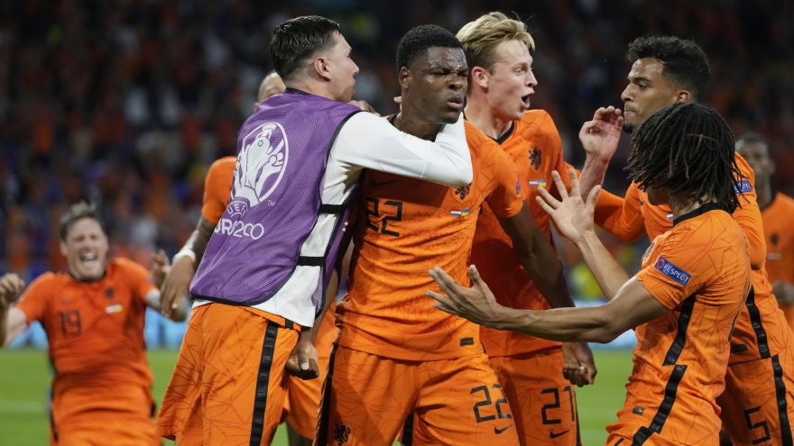 Hà Lan 3-2 Ukraine: "Cơn lốc màu da cam" trở lại đầy cảm xúc