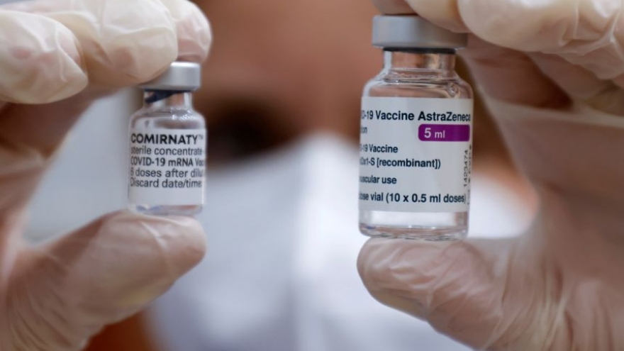Kết hợp vaccine AstraZeneca và Pfizer cho hiệu quả miễn dịch cao