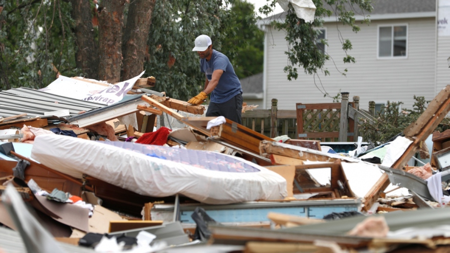 Ít nhất 5 người bị thương, hàng chục ngôi nhà bị phá hủy do lốc xoáy ở Mỹ