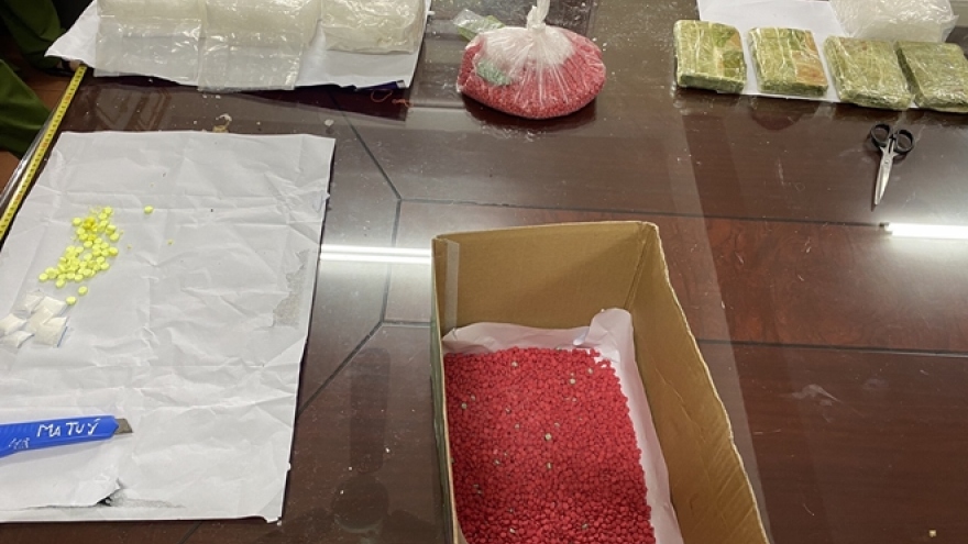 Công an Lạng Sơn thu giữ 4 bánh heroin và hàng chục ngàn viên ma túy tổng hợp