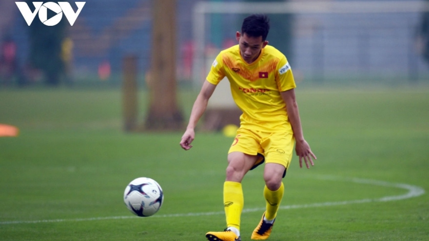 Cầu thủ trẻ nhất ĐT Việt Nam phải cách ly thêm 7 ngày