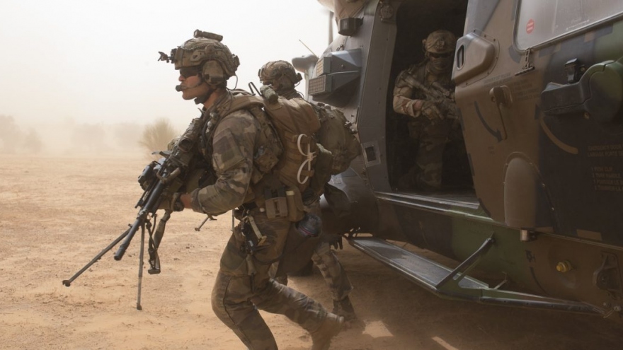 Pháp đình chỉ hoạt động quân sự chung với Mali