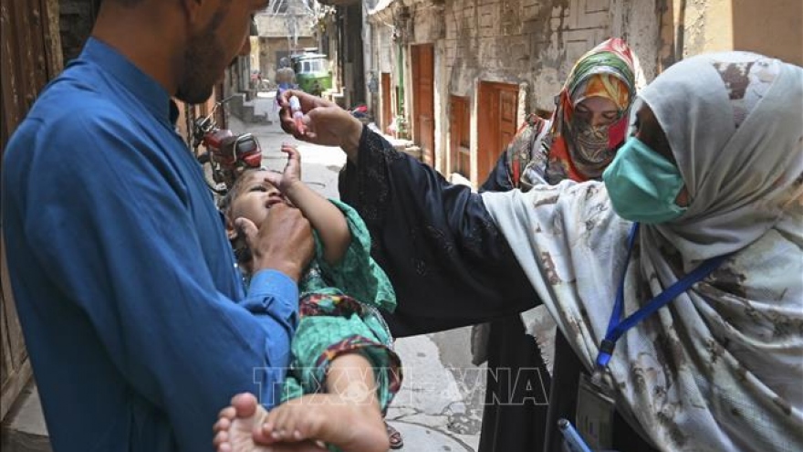 Pakistan dừng tiêm vaccine bại liệt sau các vụ tấn công vào nhân viên y tế