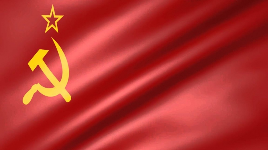 Hộ chiếu Liên Xô thể hiện sự toàn vẹn của một đất nước, bao phủ mọi miền đất của một đế chế mạnh mẽ. Nhìn thấy hình ảnh này, bạn sẽ được khám phá những điều thú vị và độc đáo về lịch sử của một đế chế vĩ đại.