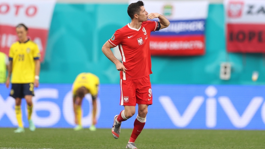 Lewandowski tỏa sáng, Ba Lan vẫn "ngậm ngùi" rời EURO 2021 ngay từ vòng bảng