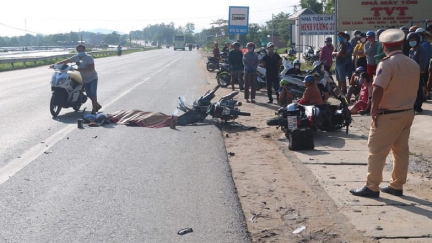 
        Liên tiếp xảy ra 2 vụ tai nạn giao thông ở Bình Thuận khiến 2 người tử vong
                              