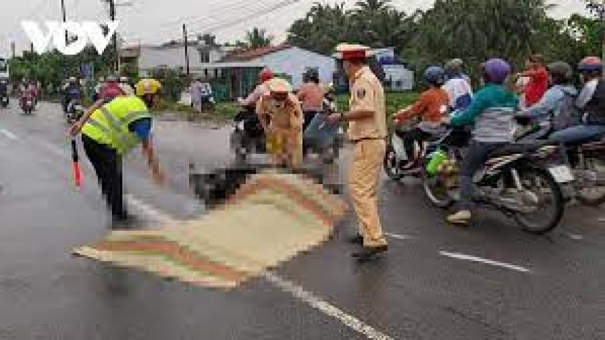 Công an quận Hoàng Mai tìm người chứng kiến vụ tai nạn ở đường Lĩnh Nam