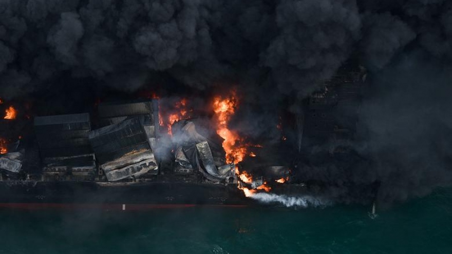 Nguy cơ thảm họa sinh thái từ tàu chở hóa chất bốc cháy ngoài khơi Sri Lanka